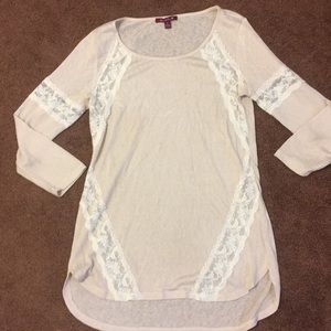 Boutique top off white with lace